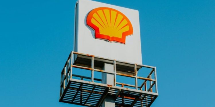 Shell Denies Interest in BP Takeover, Freezing Potential Deal for Six Months